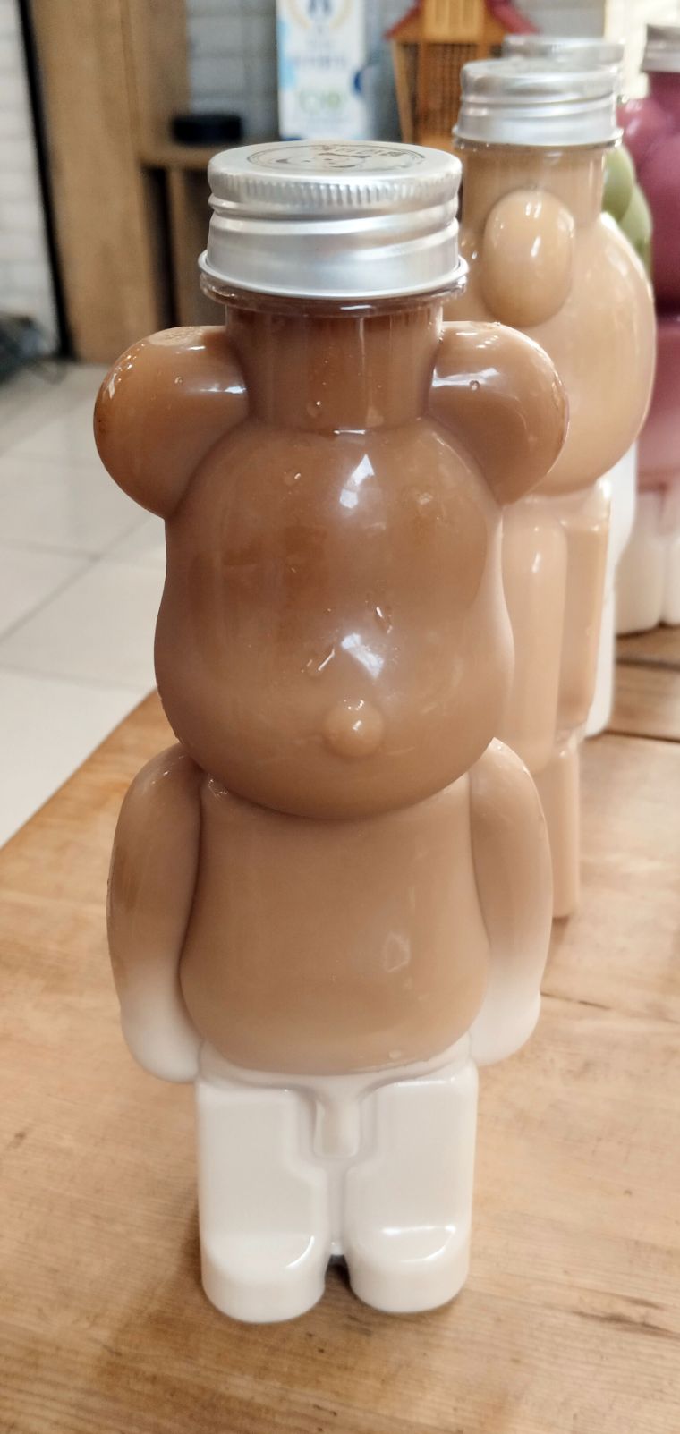 高雄奶茶推薦｜鹽埕小熊奶茶｜來奶茶一條街換個新口味，鄰近雙妃奶茶，萌萌的小熊奶茶超好拍