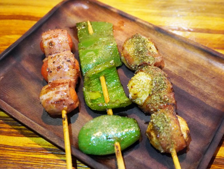 基隆仁愛│微醺串燒站│鄰近愛四路夜市的評價串燒居酒屋，食材新鮮手藝好，越晚越熱鬧