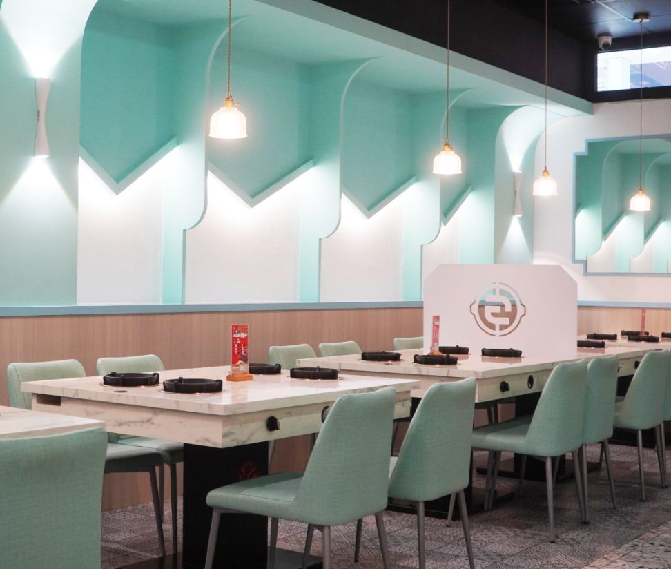 高雄三民｜五鮮級鍋物專賣陽明店｜超人氣平價小火鍋，17盎司肉片超狂，湖水綠牆面推薦必拍