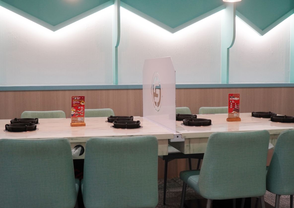 高雄三民｜五鮮級鍋物專賣陽明店｜超人氣平價小火鍋，17盎司肉片超狂，湖水綠牆面推薦必拍