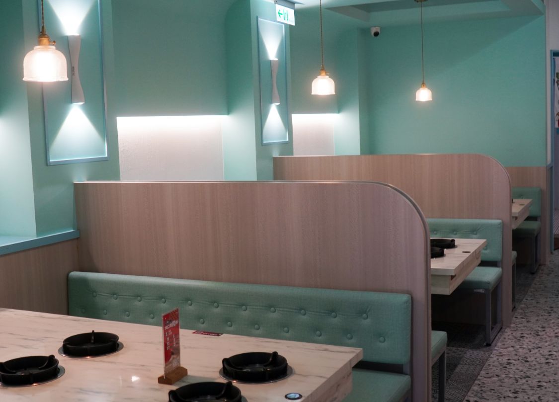 高雄三民｜五鮮級鍋物專賣陽明店｜超人氣平價小火鍋，17盎司肉片超狂，湖水綠牆面推薦必拍