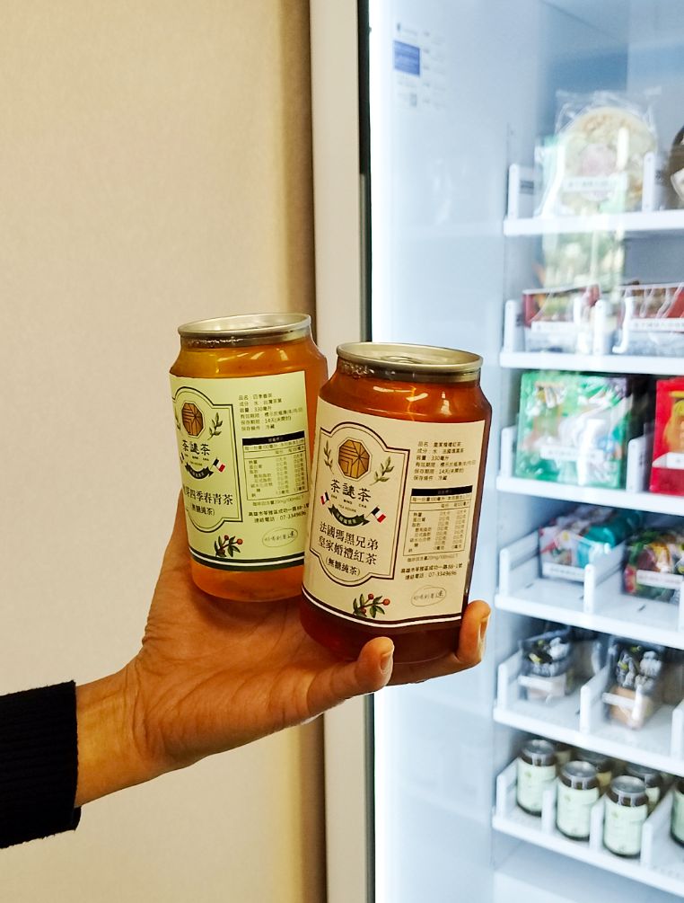 高雄苓雅｜夢想麵館民權店｜夜貓族的美味選擇，24小時營業，AI製麵煮麵的複合式餐飲空間