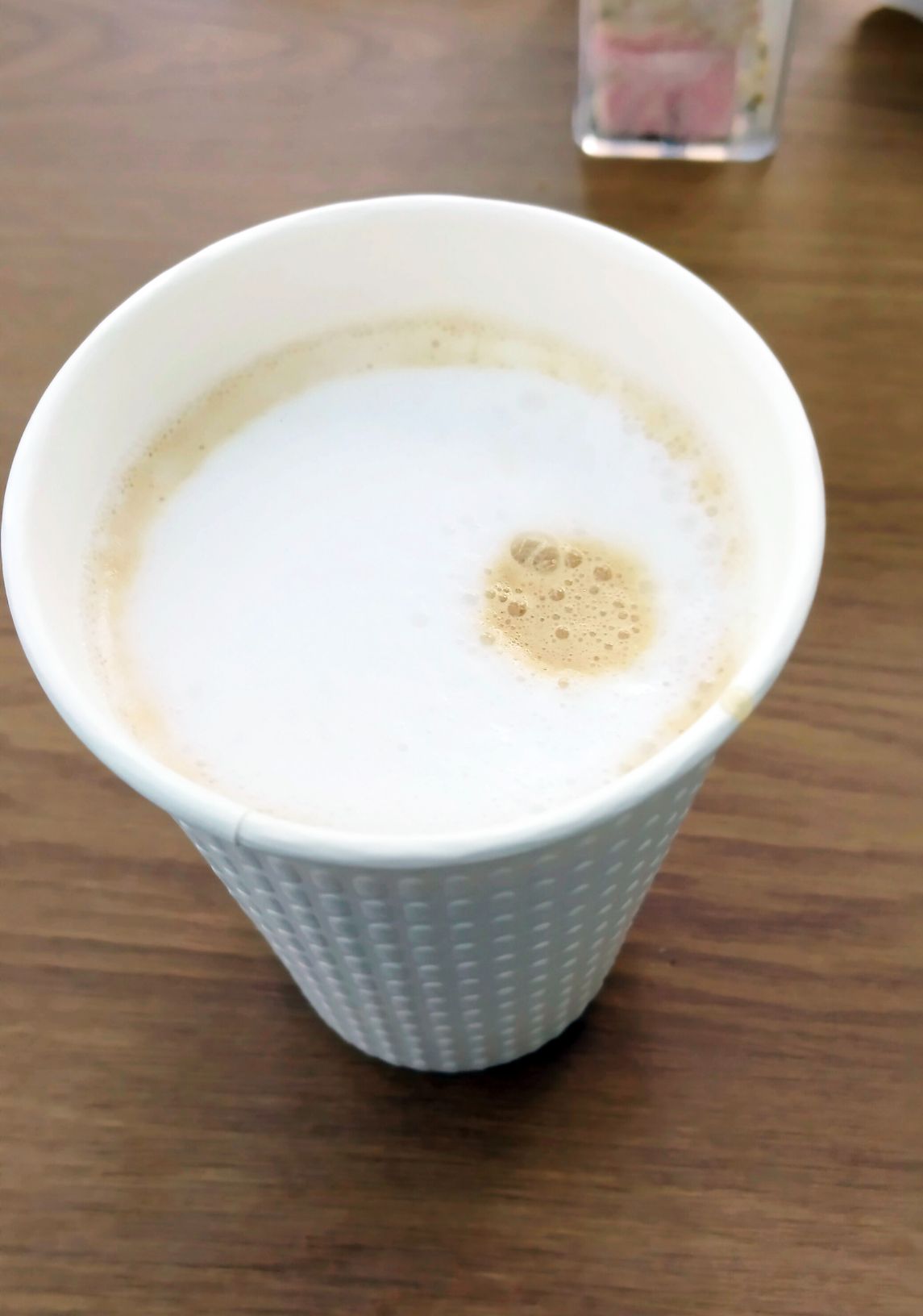 高雄苓雅｜夢想麵館民權店｜夜貓族的美味選擇，24小時營業，AI製麵煮麵的複合式餐飲空間