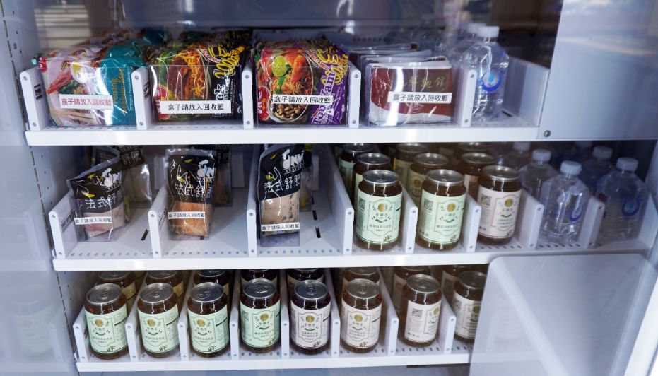 高雄苓雅｜夢想麵館民權店｜夜貓族的美味選擇，24小時營業，AI製麵煮麵的複合式餐飲空間