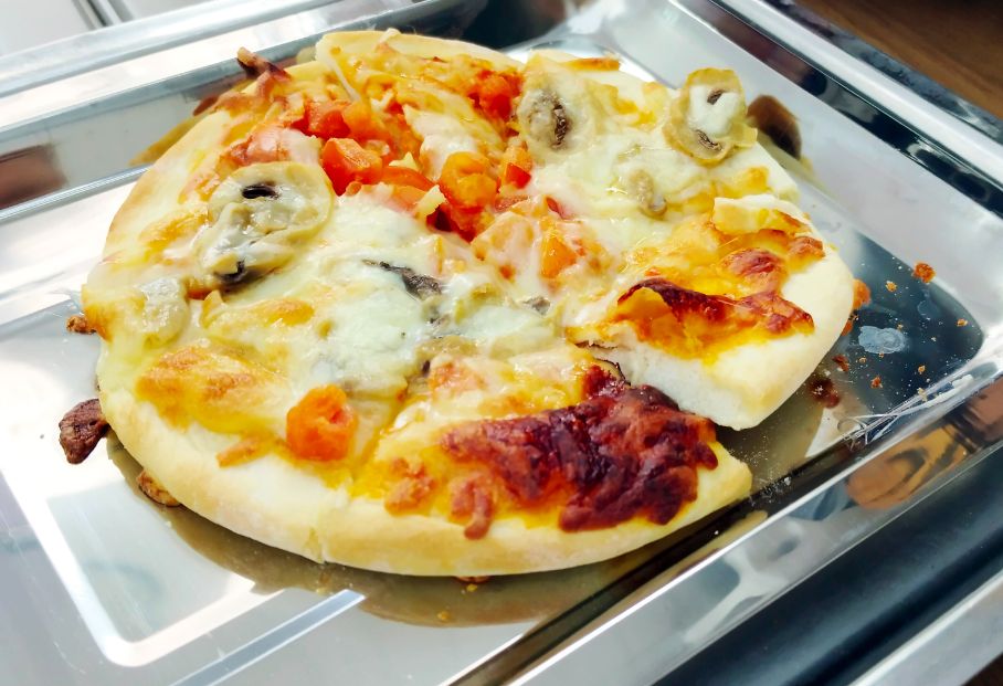 高雄苓雅｜夢想麵館民權店｜夜貓族的美味選擇，24小時營業，AI製麵煮麵的複合式餐飲空間