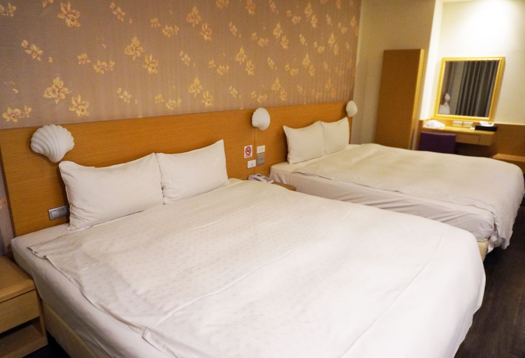 高雄住宿｜鮪魚家族飯店鹽埕館｜位置超好的平價商務旅館，周邊美食小吃豐富