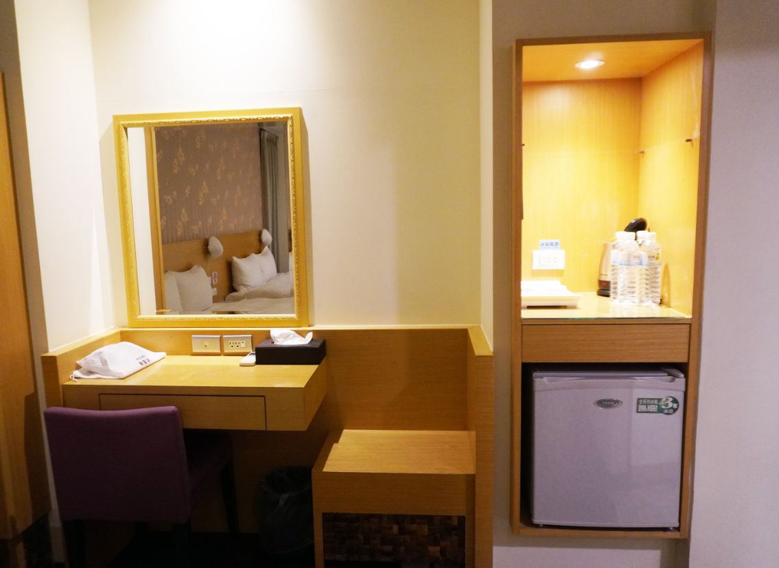 高雄住宿｜鮪魚家族飯店鹽埕館｜位置超好的平價商務旅館，周邊美食小吃豐富