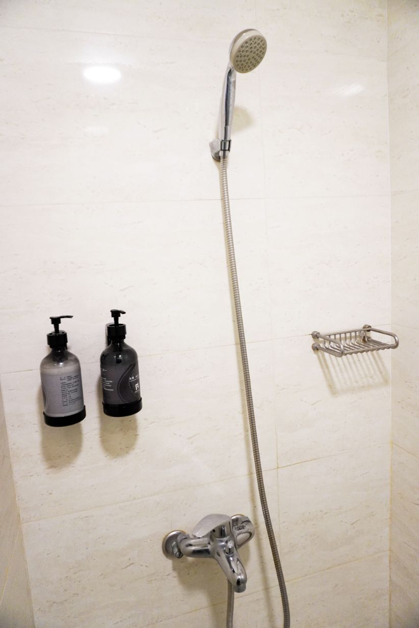 高雄住宿｜鮪魚家族飯店鹽埕館｜位置超好的平價商務旅館，周邊美食小吃豐富