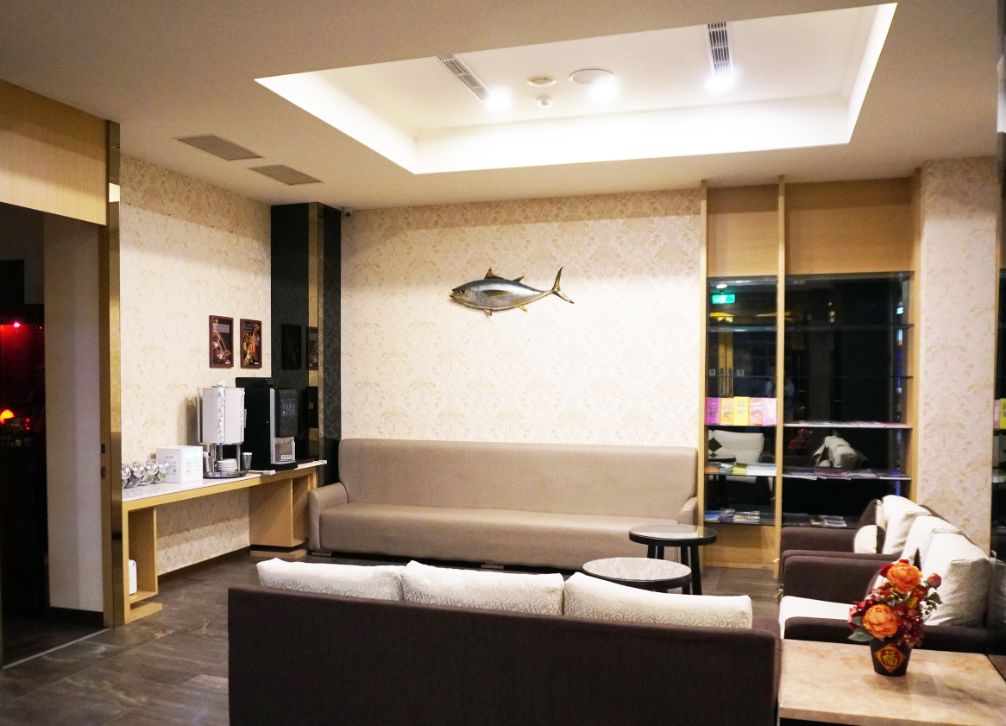高雄住宿｜鮪魚家族飯店鹽埕館｜位置超好的平價商務旅館，周邊美食小吃豐富