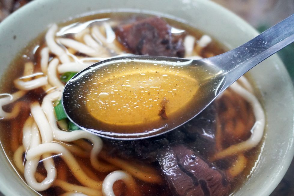 台北萬華｜富宏牛肉麵｜免費加湯加麵，24小時營業的超人氣牛肉麵店