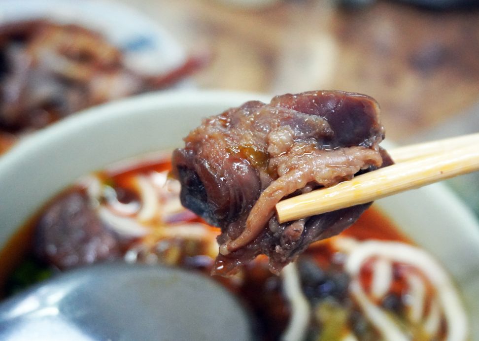 台北萬華｜富宏牛肉麵｜免費加湯加麵，24小時營業的超人氣牛肉麵店