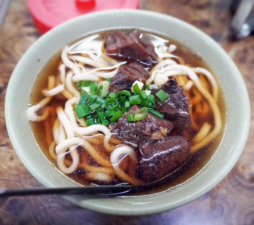 台北萬華｜富宏牛肉麵｜免費加湯加麵，24小時營業的超人氣牛肉麵店