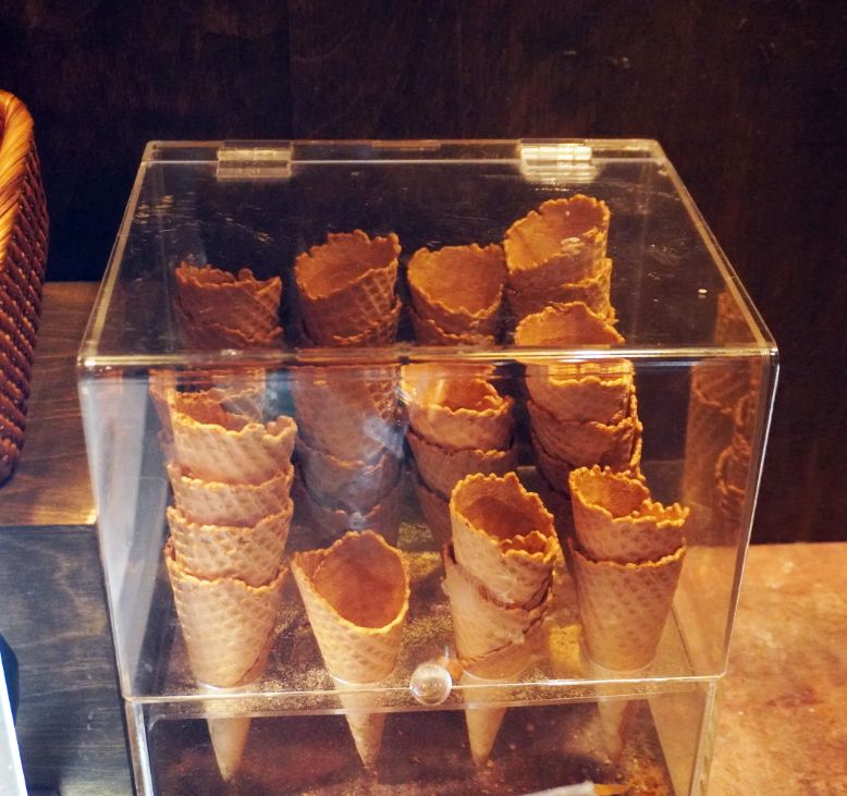 宜蘭火鍋推薦｜鼎楓寶島火鍋旗艦店｜冬山美食推薦，台式爆炒湯頭滋味濃郁，自助吧料豐富，有料蝦滑必推