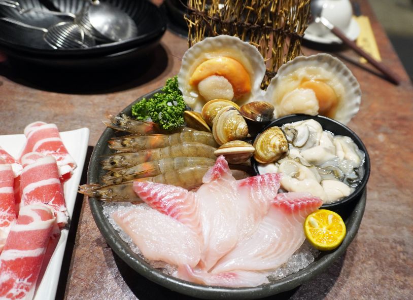 宜蘭火鍋推薦｜鼎楓寶島火鍋旗艦店｜冬山美食推薦，台式爆炒湯頭滋味濃郁，自助吧料豐富，有料蝦滑必推