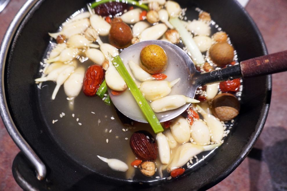 宜蘭火鍋推薦｜鼎楓寶島火鍋旗艦店｜冬山美食推薦，台式爆炒湯頭滋味濃郁，自助吧料豐富，有料蝦滑必推