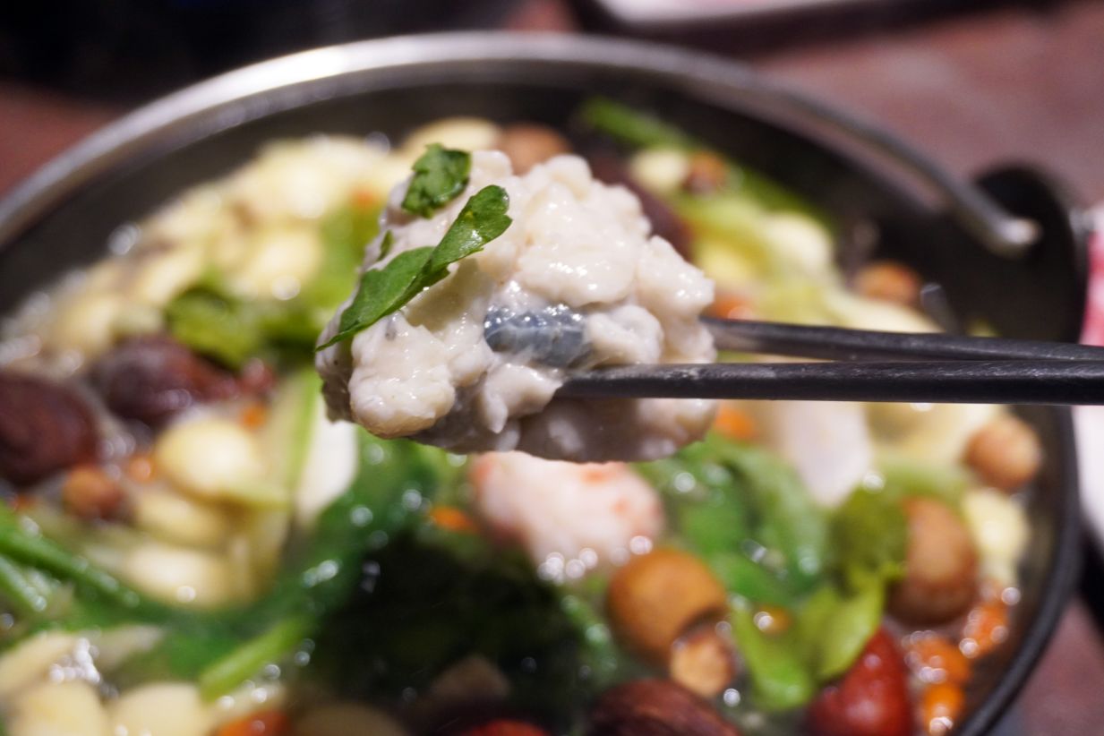 宜蘭火鍋推薦｜鼎楓寶島火鍋旗艦店｜冬山美食推薦，台式爆炒湯頭滋味濃郁，自助吧料豐富，有料蝦滑必推