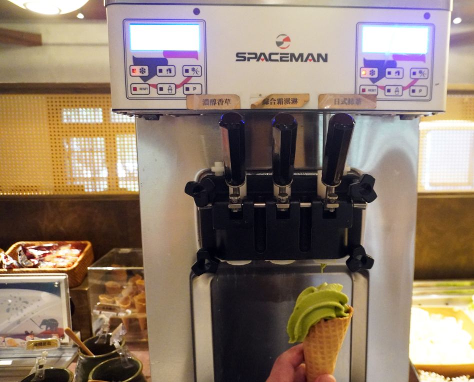 宜蘭火鍋推薦｜鼎楓寶島火鍋旗艦店｜冬山美食推薦，台式爆炒湯頭滋味濃郁，自助吧料豐富，有料蝦滑必推