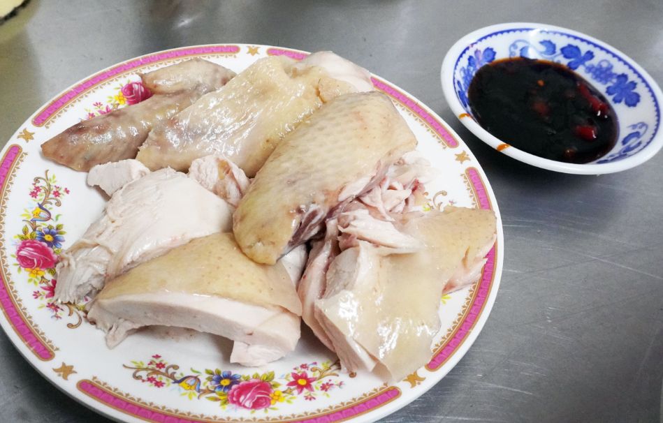 基隆仁愛｜惠隆市場三隆麵店｜隱身於市場內的古早味麵店，在地40老店，白斬雞推薦必點