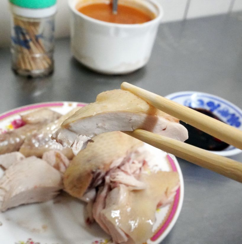 基隆仁愛｜惠隆市場三隆麵店｜隱身於市場內的古早味麵店，在地40老店，白斬雞推薦必點