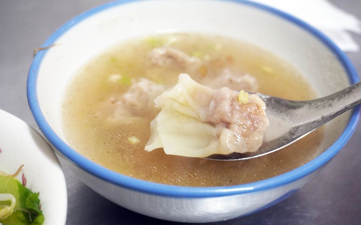 基隆仁愛｜惠隆市場三隆麵店｜隱身於市場內的古早味麵店，在地40老店，白斬雞推薦必點