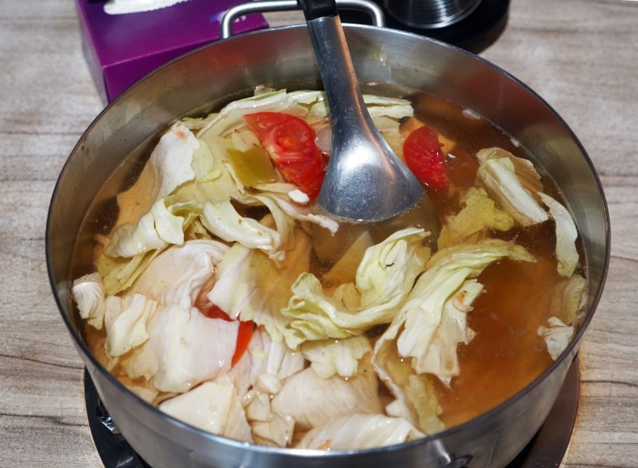 高雄新興｜汕頭泉成沙茶火鍋(中山總店)｜在地80年老店，沙茶火鍋創始店，汕頭扁魚鍋湯底濃郁好喝