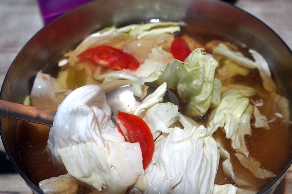 高雄新興｜汕頭泉成沙茶火鍋(中山總店)｜在地80年老店，沙茶火鍋創始店，汕頭扁魚鍋湯底濃郁好喝