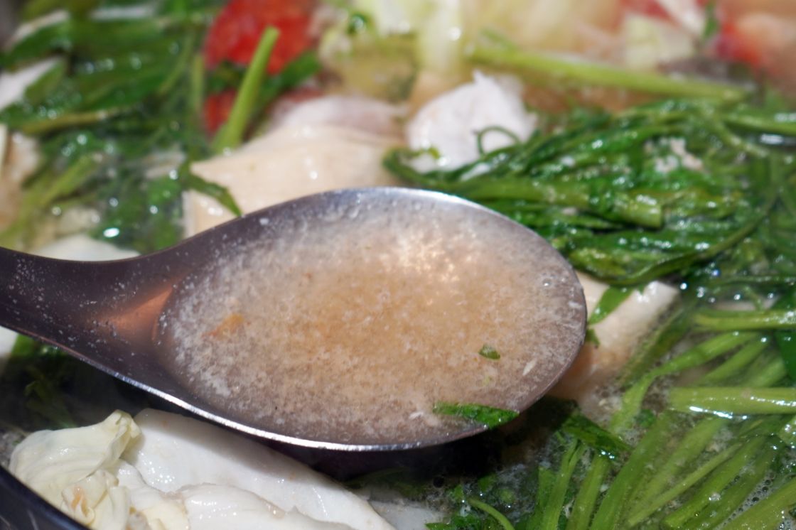 高雄新興｜汕頭泉成沙茶火鍋(中山總店)｜在地80年老店，沙茶火鍋創始店，汕頭扁魚鍋湯底濃郁好喝