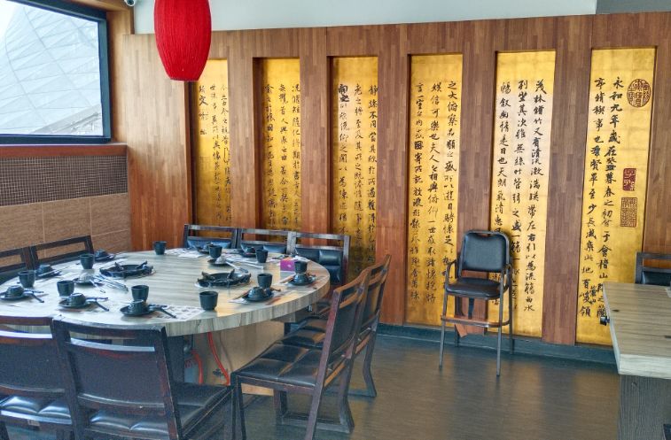 高雄新興｜汕頭泉成沙茶火鍋(中山總店)｜在地80年老店，沙茶火鍋創始店，汕頭扁魚鍋湯底濃郁好喝