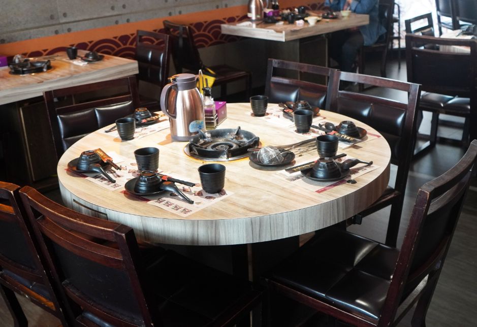 高雄新興｜汕頭泉成沙茶火鍋(中山總店)｜在地80年老店，沙茶火鍋創始店，汕頭扁魚鍋湯底濃郁好喝