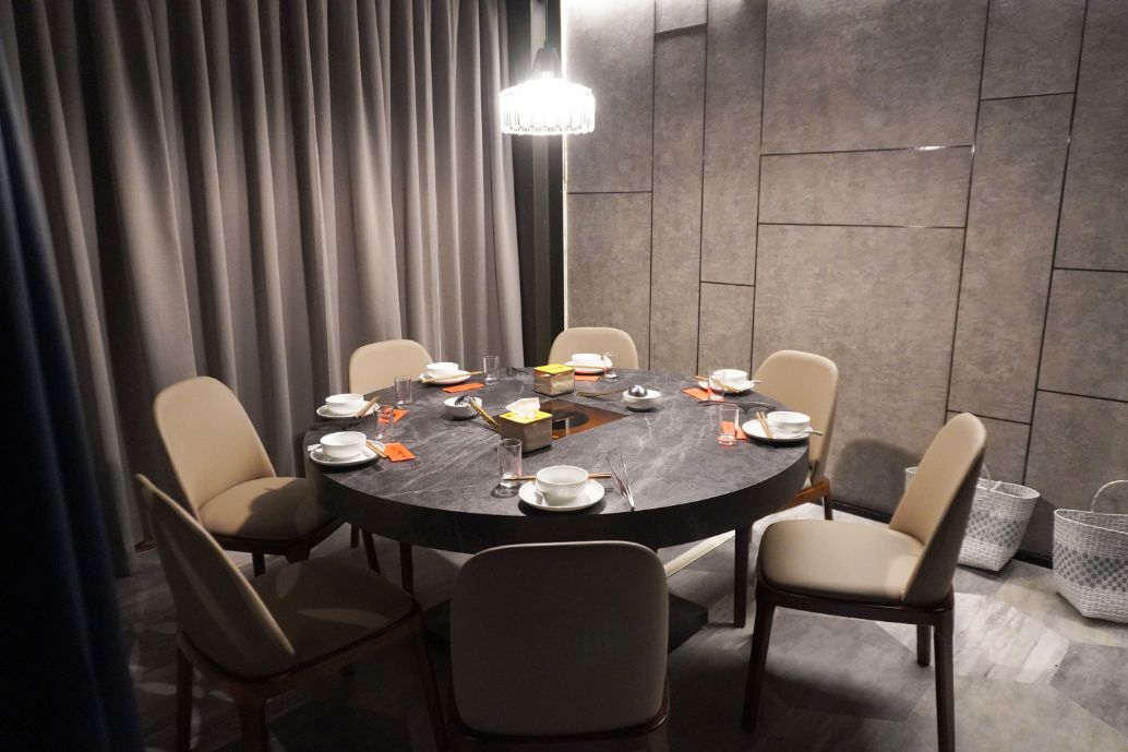 台北大同｜老撈麻辣火鍋-順天外科醫院｜大稻埕火鍋推薦，百年建築化身成時尚鍋物分店，廣東雞煲蟹推薦必點