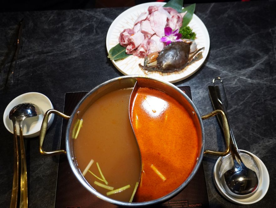 台北大同｜老撈麻辣火鍋-順天外科醫院｜大稻埕火鍋推薦，百年建築化身成時尚鍋物分店，廣東雞煲蟹推薦必點