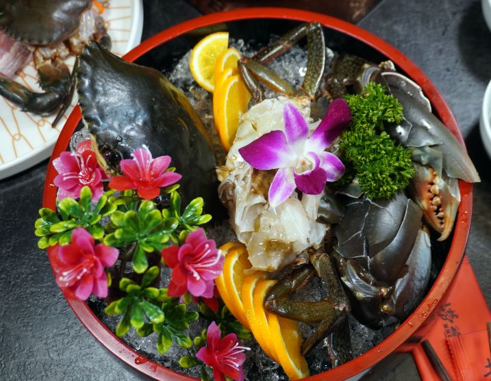 台北大同｜老撈麻辣火鍋-順天外科醫院｜大稻埕火鍋推薦，百年建築化身成時尚鍋物分店，廣東雞煲蟹推薦必點