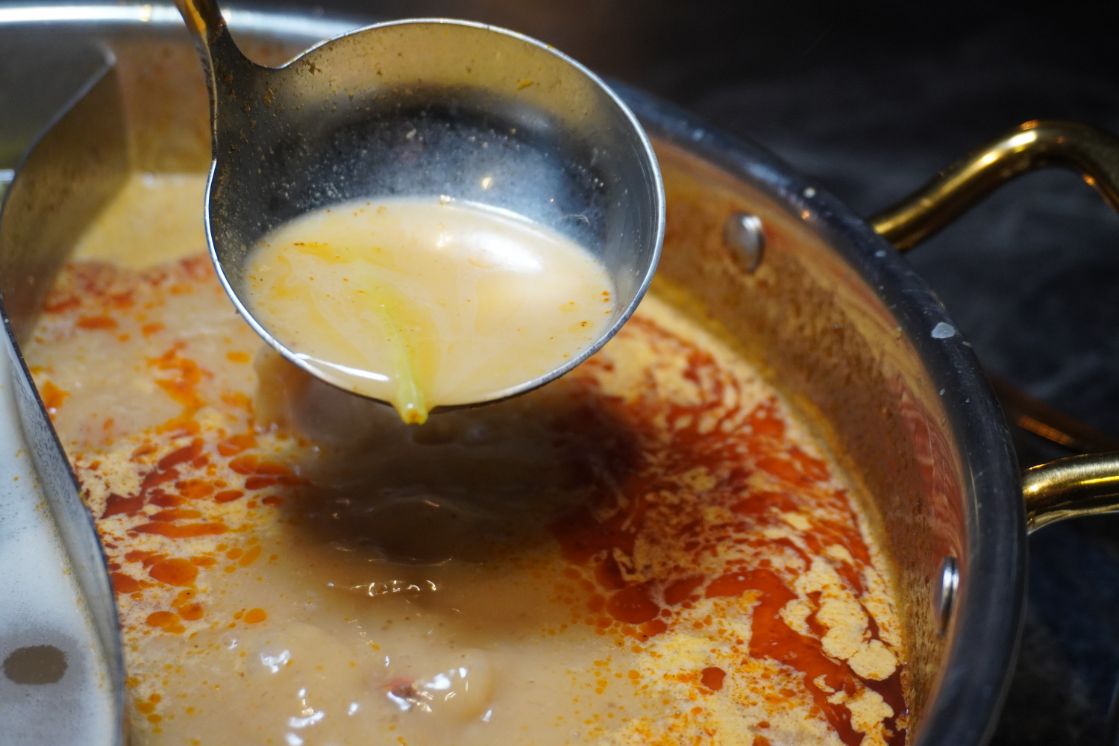 台北大同｜老撈麻辣火鍋-順天外科醫院｜大稻埕火鍋推薦，百年建築化身成時尚鍋物分店，廣東雞煲蟹推薦必點