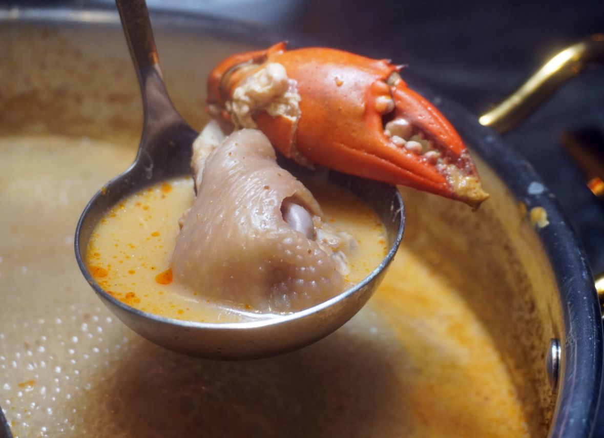 台北大同｜老撈麻辣火鍋-順天外科醫院｜大稻埕火鍋推薦，百年建築化身成時尚鍋物分店，廣東雞煲蟹推薦必點