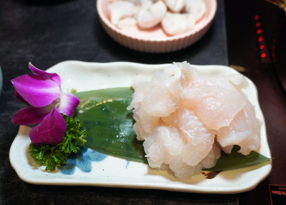 台北大同｜老撈麻辣火鍋-順天外科醫院｜大稻埕火鍋推薦，百年建築化身成時尚鍋物分店，廣東雞煲蟹推薦必點