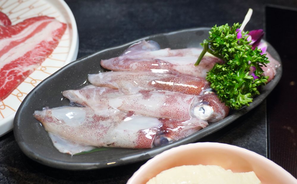 台北大同｜老撈麻辣火鍋-順天外科醫院｜大稻埕火鍋推薦，百年建築化身成時尚鍋物分店，廣東雞煲蟹推薦必點