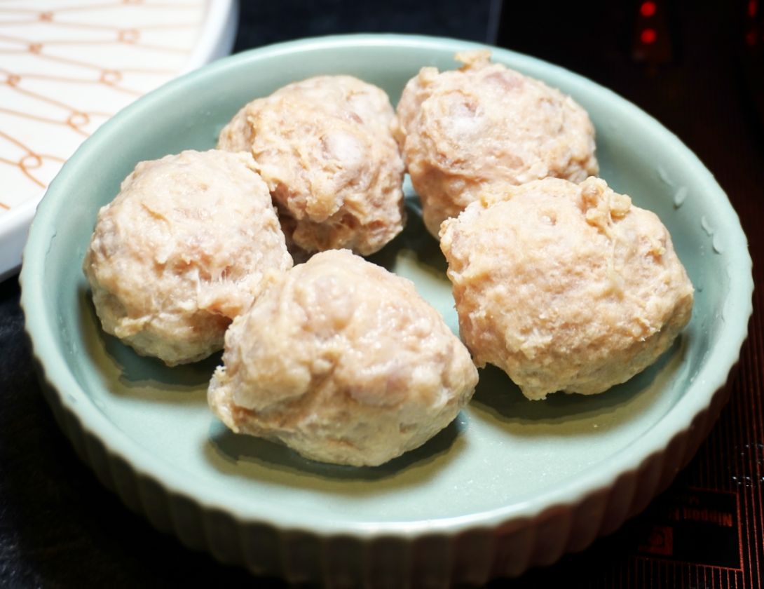 台北大同｜老撈麻辣火鍋-順天外科醫院｜大稻埕火鍋推薦，百年建築化身成時尚鍋物分店，廣東雞煲蟹推薦必點