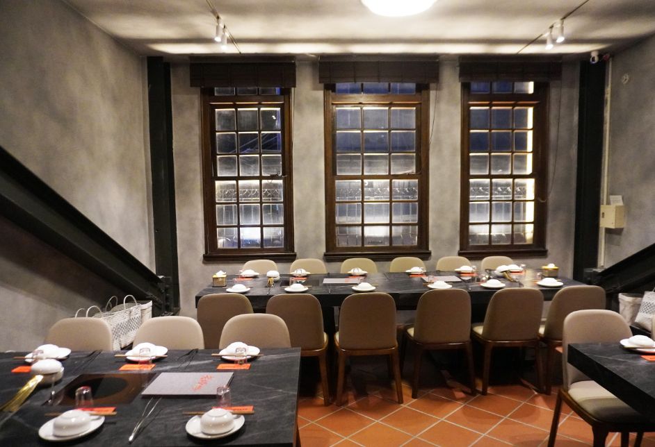 台北大同｜老撈麻辣火鍋-順天外科醫院｜大稻埕火鍋推薦，百年建築化身成時尚鍋物分店，廣東雞煲蟹推薦必點