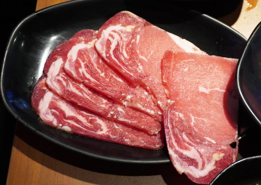 台北萬華｜我!就厲害燒肉放題西門珍饌店｜鄰近西門捷運站6號出口，開業10年的燒肉吃到飽老店