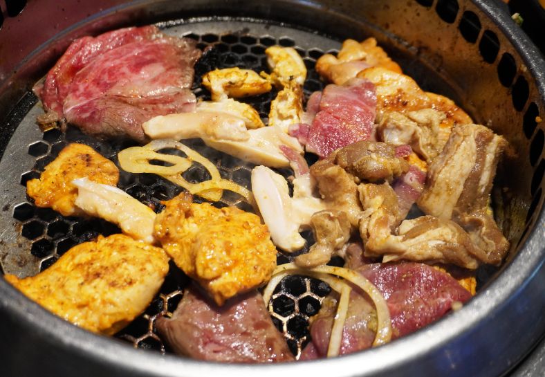 台北萬華｜我!就厲害燒肉放題西門珍饌店｜鄰近西門捷運站6號出口，開業10年的燒肉吃到飽老店