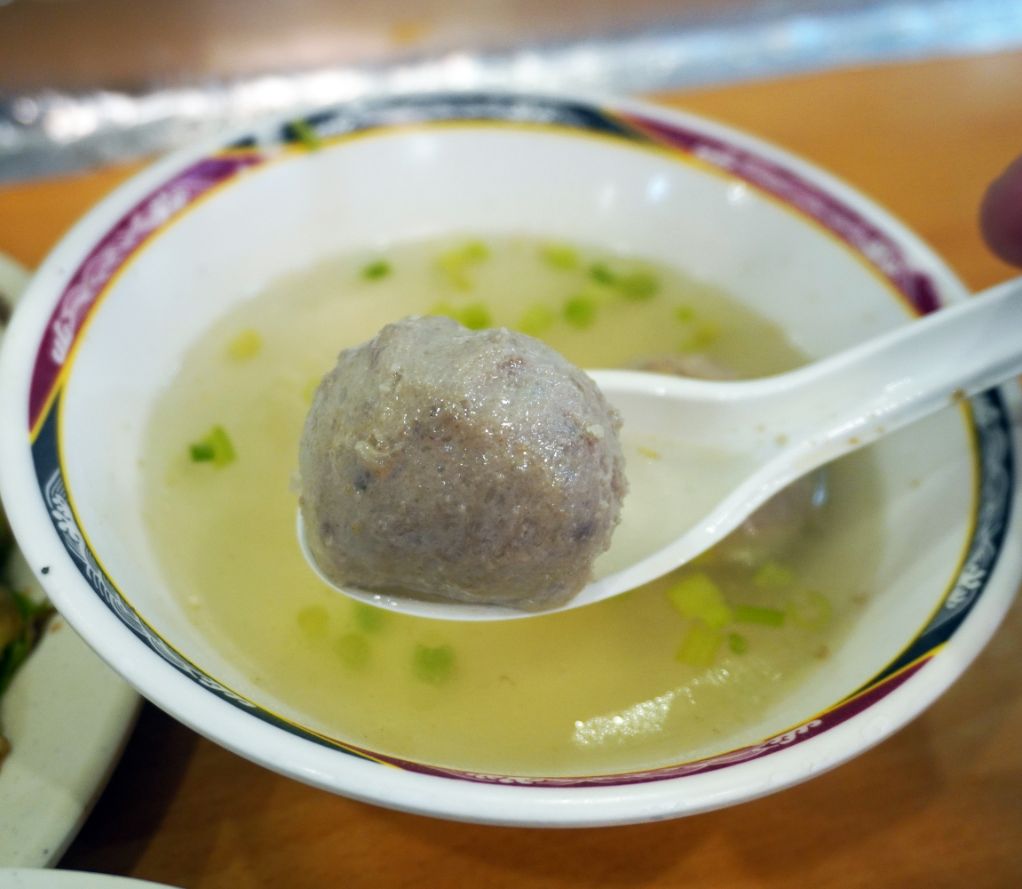 台北萬華｜天天利美食坊｜觀光客必訪美食小吃，一次收集滷肉飯跟蚵仔煎等人氣美食