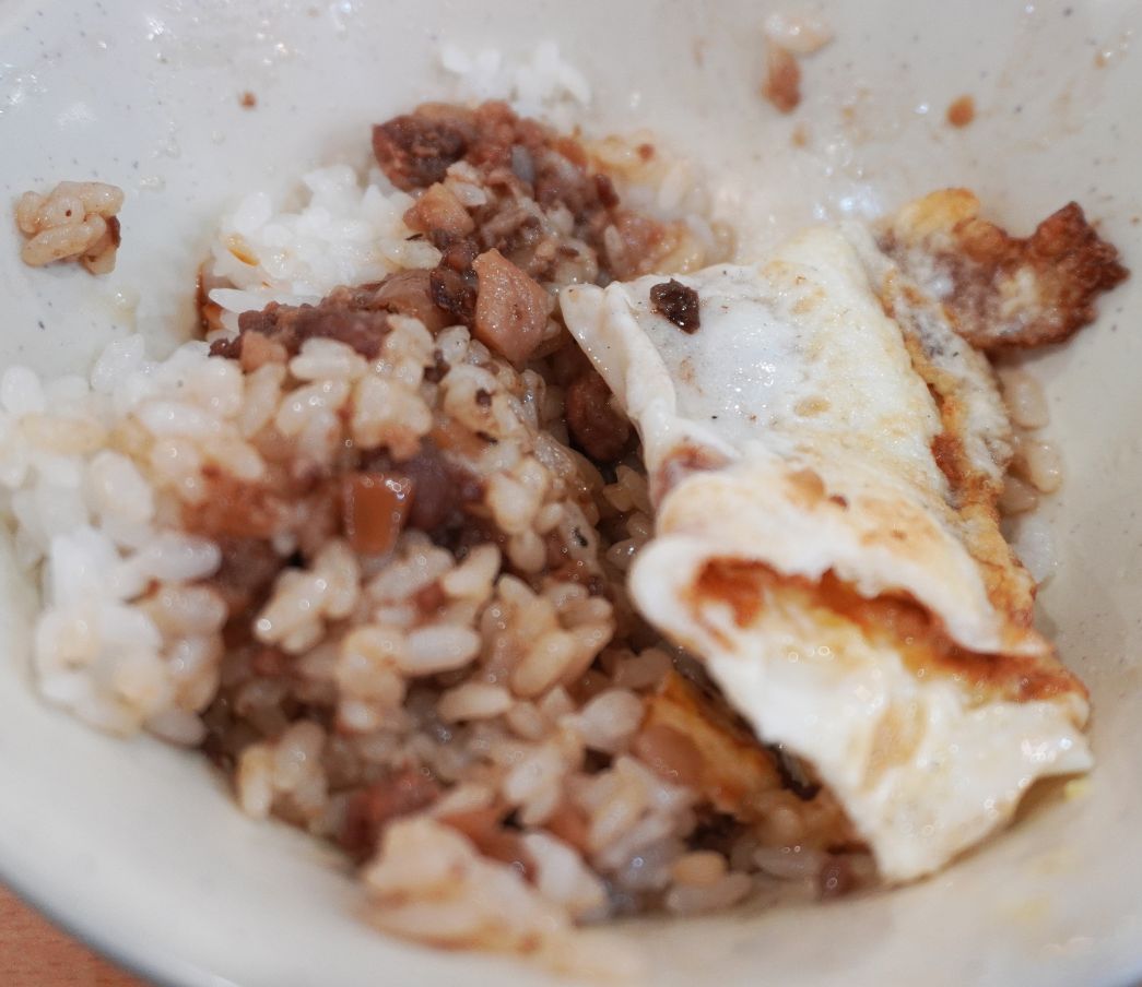 台北萬華｜天天利美食坊｜觀光客必訪美食小吃，一次收集滷肉飯跟蚵仔煎等人氣美食