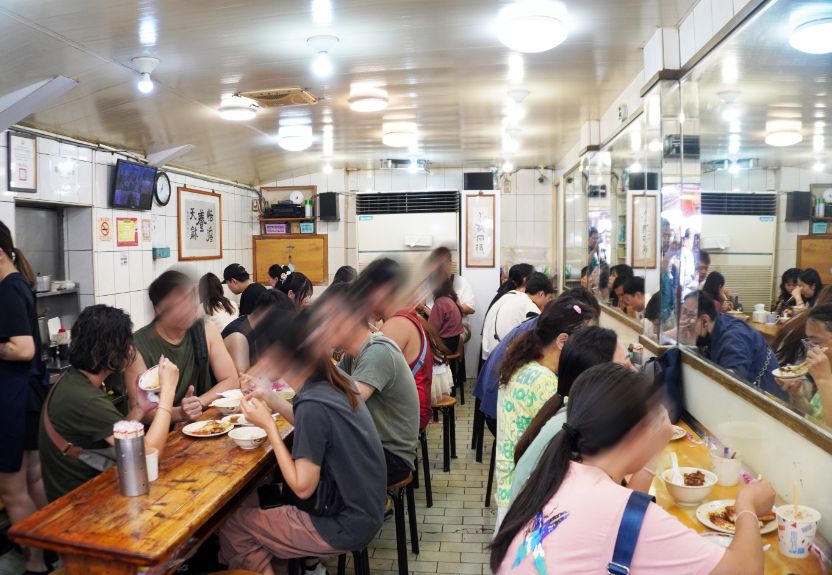 台北萬華｜天天利美食坊｜觀光客必訪美食小吃，一次收集滷肉飯跟蚵仔煎等人氣美食