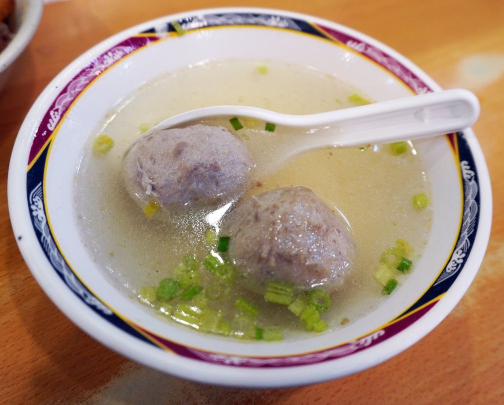 台北萬華｜天天利美食坊｜觀光客必訪美食小吃，一次收集滷肉飯跟蚵仔煎等人氣美食