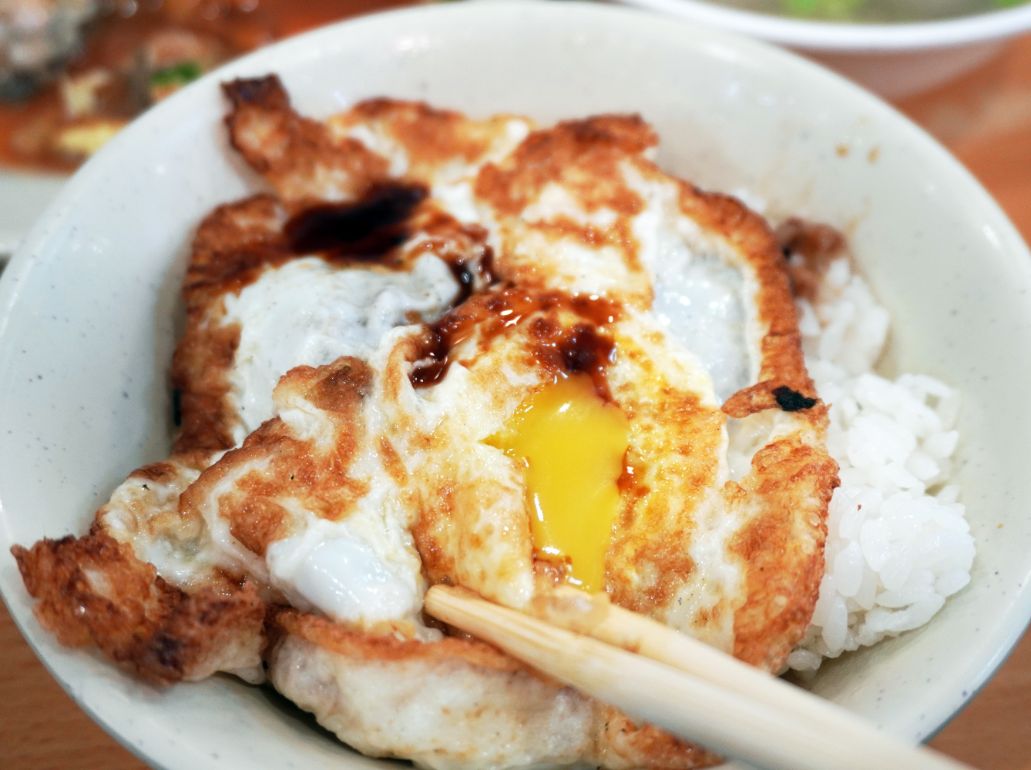 台北萬華｜天天利美食坊｜觀光客必訪美食小吃，一次收集滷肉飯跟蚵仔煎等人氣美食