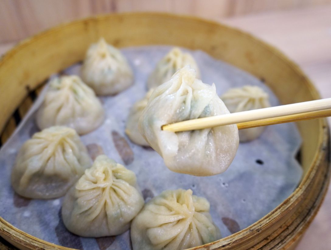 宜蘭湯包推薦︱鑫品湯包羅東店︱村却酒店大廚出來創業，鄰近羅東夜市的美味湯包店
