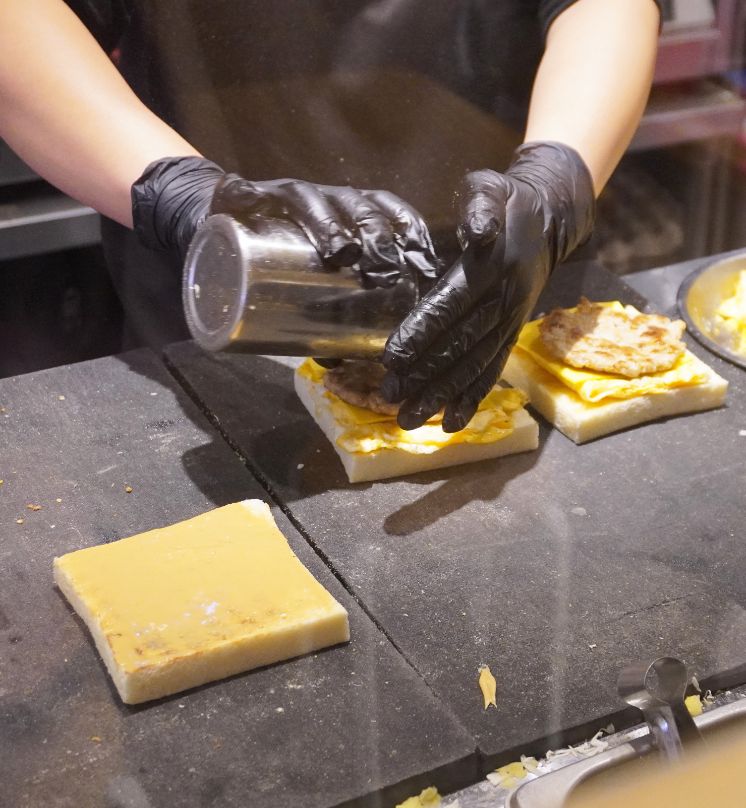 台北大同｜真芳碳烤吐司圓山酒泉店 ｜圓山捷運站必吃早午餐，碳烤吐司外焦香內柔軟