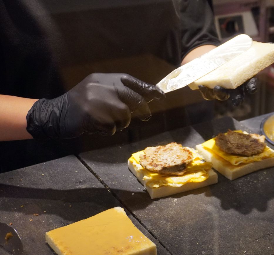 台北大同｜真芳碳烤吐司圓山酒泉店 ｜圓山捷運站必吃早午餐，碳烤吐司外焦香內柔軟