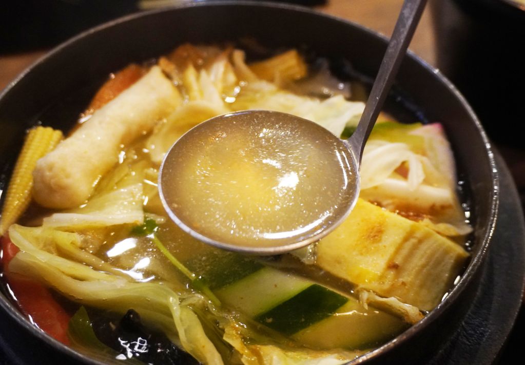 基隆仁愛│煮火鍋│商業午餐價格親民食材新鮮,喬登鞋收藏超亮眼 - 第35張圖 基隆仁愛│煮火鍋│商業午餐價格親民食材新鮮,喬登鞋收藏超亮眼