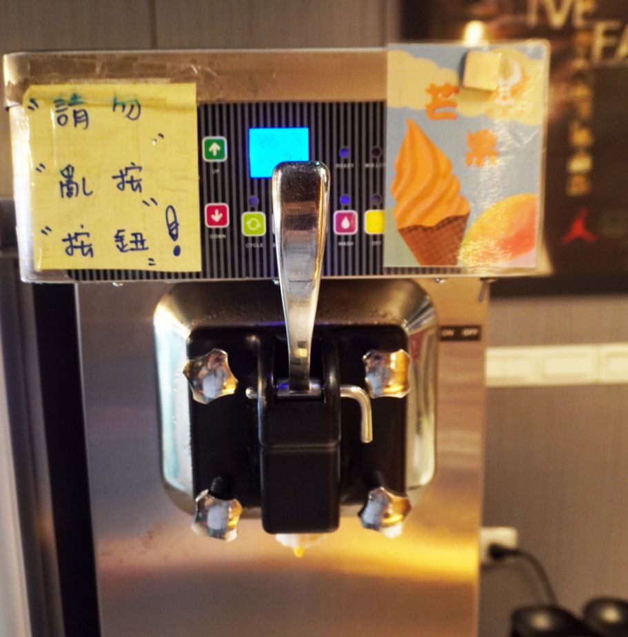 基隆仁愛│煮火鍋│商業午餐價格親民食材新鮮，喬登鞋收藏超亮眼